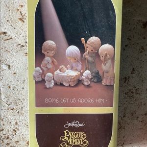 Precious Moments 1979 Come Let Us Adore Him. Jonathan David. Found in my attic.